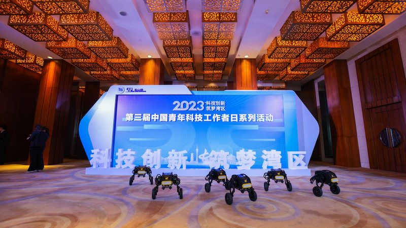 企业BI与大数据融合：构建智能决策的基石**